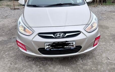 Hyundai Solaris II рестайлинг, 2013 год, 720 000 рублей, 1 фотография