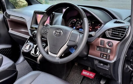 Toyota Voxy III, 2021 год, 2 190 000 рублей, 6 фотография