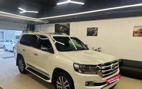 Toyota Land Cruiser 200, 2016 год, 5 000 000 рублей, 31 фотография