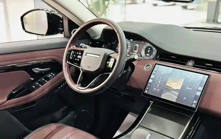 Land Rover Range Rover Evoque II, 2024 год, 4 800 000 рублей, 13 фотография