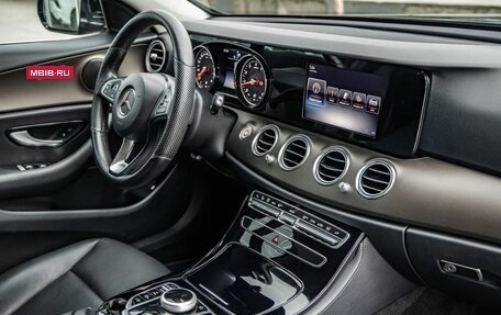 Mercedes-Benz E-Класс, 2016 год, 2 768 000 рублей, 37 фотография