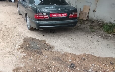 Mercedes-Benz E-Класс, 2000 год, 400 000 рублей, 2 фотография