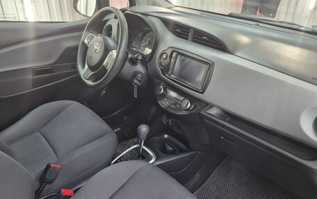 Toyota Yaris III рестайлинг, 2018 год, 1 540 000 рублей, 10 фотография