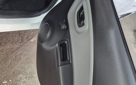 Toyota Yaris III рестайлинг, 2018 год, 1 540 000 рублей, 13 фотография