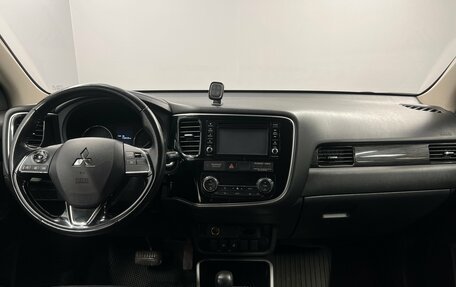 Mitsubishi Outlander III рестайлинг 3, 2017 год, 1 750 000 рублей, 8 фотография