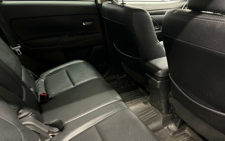 Mitsubishi Outlander III рестайлинг 3, 2017 год, 1 750 000 рублей, 10 фотография