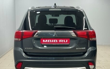 Mitsubishi Outlander III рестайлинг 3, 2017 год, 1 750 000 рублей, 3 фотография