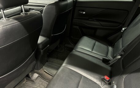 Mitsubishi Outlander III рестайлинг 3, 2017 год, 1 750 000 рублей, 11 фотография