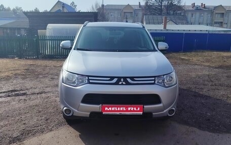Mitsubishi Outlander III рестайлинг 3, 2013 год, 1 400 000 рублей, 1 фотография