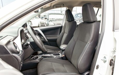 Toyota RAV4, 2019 год, 2 195 000 рублей, 11 фотография