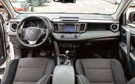 Toyota RAV4, 2019 год, 2 195 000 рублей, 15 фотография