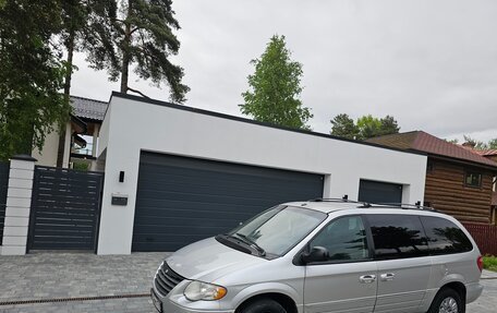 Chrysler Town & Country IV, 2006 год, 875 000 рублей, 8 фотография