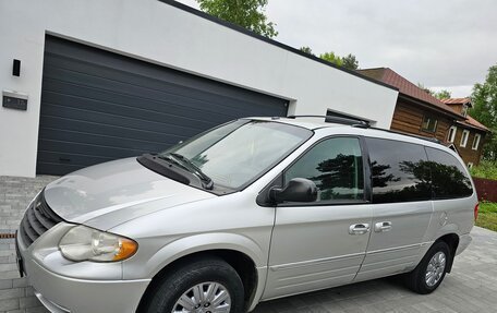Chrysler Town & Country IV, 2006 год, 875 000 рублей, 9 фотография