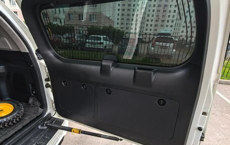 Toyota Land Cruiser Prado 150 рестайлинг 2, 2020 год, 5 700 000 рублей, 6 фотография