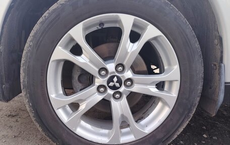 Mitsubishi Outlander III рестайлинг 3, 2013 год, 1 400 000 рублей, 7 фотография