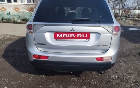 Mitsubishi Outlander III рестайлинг 3, 2013 год, 1 400 000 рублей, 3 фотография