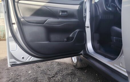 Mitsubishi Outlander III рестайлинг 3, 2013 год, 1 400 000 рублей, 9 фотография