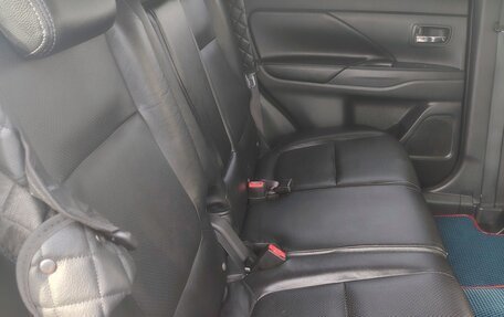 Mitsubishi Outlander III рестайлинг 3, 2013 год, 1 400 000 рублей, 16 фотография