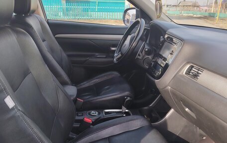 Mitsubishi Outlander III рестайлинг 3, 2013 год, 1 400 000 рублей, 15 фотография