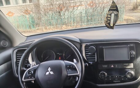 Mitsubishi Outlander III рестайлинг 3, 2013 год, 1 400 000 рублей, 23 фотография