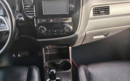 Mitsubishi Outlander III рестайлинг 3, 2013 год, 1 400 000 рублей, 24 фотография