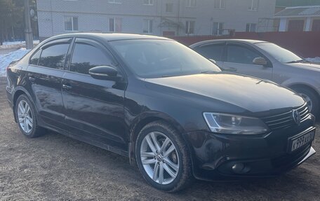 Volkswagen Jetta VI, 2013 год, 900 000 рублей, 2 фотография