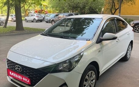 Hyundai Solaris II рестайлинг, 2021 год, 1 450 000 рублей, 2 фотография