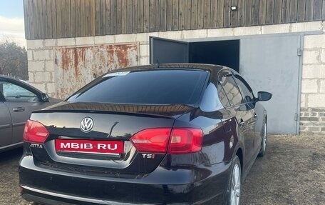 Volkswagen Jetta VI, 2013 год, 900 000 рублей, 3 фотография