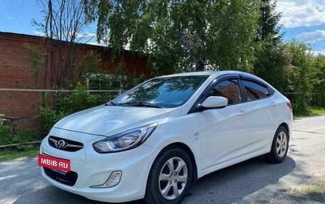 Hyundai Solaris II рестайлинг, 2013 год, 700 000 рублей, 2 фотография