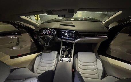 Volkswagen Touareg III, 2019 год, 4 000 000 рублей, 7 фотография