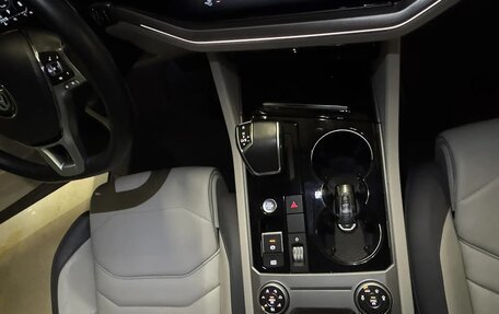 Volkswagen Touareg III, 2019 год, 4 000 000 рублей, 21 фотография