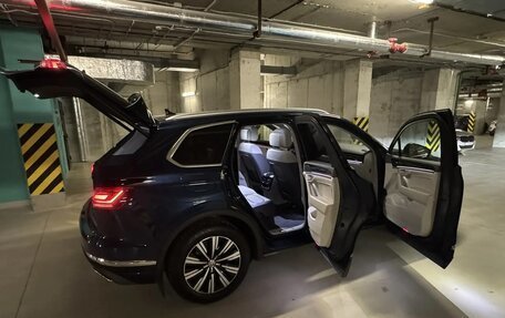 Volkswagen Touareg III, 2019 год, 4 000 000 рублей, 8 фотография