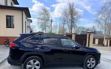 Toyota RAV4, 2020 год, 3 850 000 рублей, 3 фотография