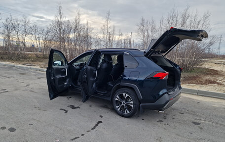Toyota RAV4, 2020 год, 3 800 000 рублей, 3 фотография