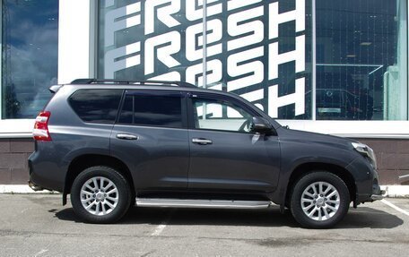 Toyota Land Cruiser Prado 150 рестайлинг 2, 2014 год, 3 299 000 рублей, 5 фотография