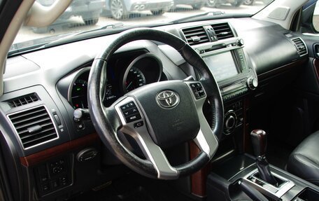 Toyota Land Cruiser Prado 150 рестайлинг 2, 2014 год, 3 299 000 рублей, 6 фотография