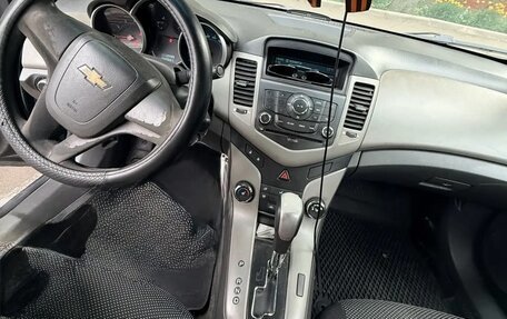 Chevrolet Cruze II, 2010 год, 499 000 рублей, 3 фотография