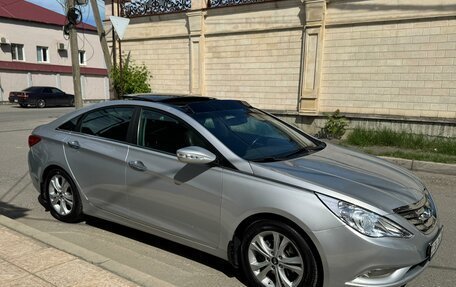 Hyundai Sonata VI, 2011 год, 920 000 рублей, 3 фотография