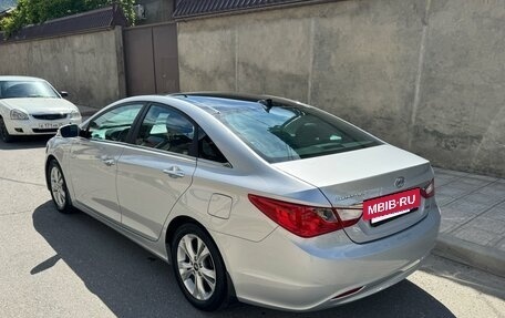 Hyundai Sonata VI, 2011 год, 920 000 рублей, 2 фотография