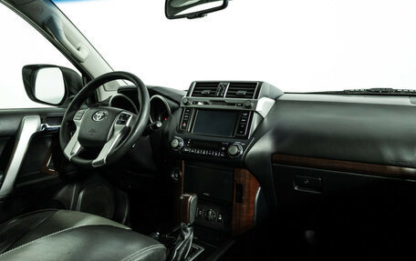Toyota Land Cruiser Prado 150 рестайлинг 2, 2015 год, 2 999 585 рублей, 10 фотография