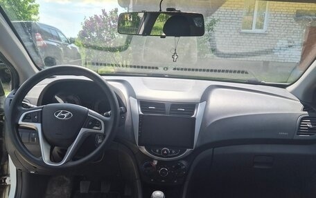 Hyundai Solaris II рестайлинг, 2011 год, 740 000 рублей, 9 фотография