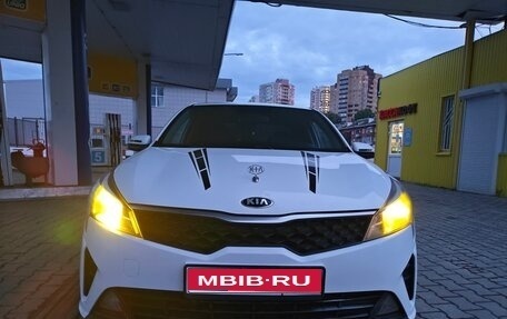 KIA Rio IV, 2020 год, 880 000 рублей, 1 фотография