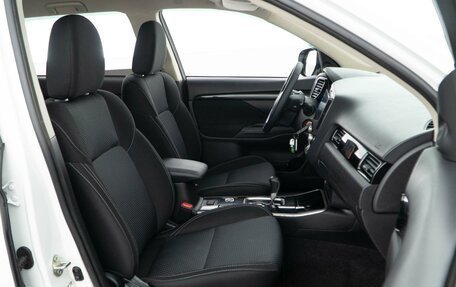 Mitsubishi Outlander III рестайлинг 3, 2022 год, 2 498 999 рублей, 8 фотография