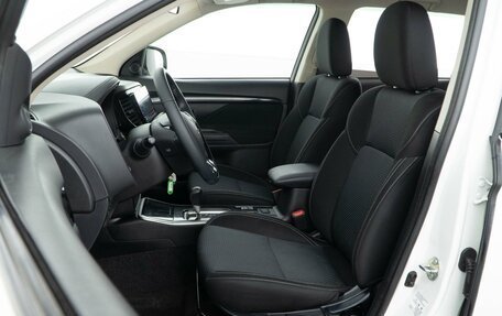Mitsubishi Outlander III рестайлинг 3, 2022 год, 2 498 999 рублей, 10 фотография