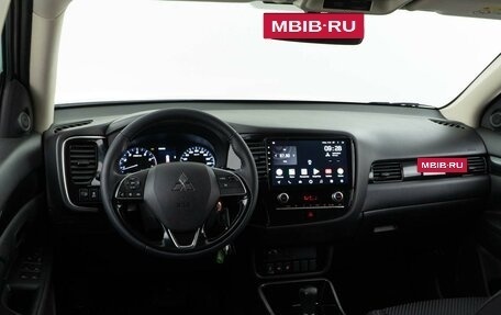 Mitsubishi Outlander III рестайлинг 3, 2022 год, 2 498 999 рублей, 6 фотография