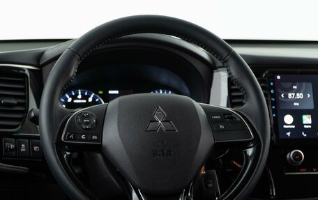 Mitsubishi Outlander III рестайлинг 3, 2022 год, 2 498 999 рублей, 12 фотография