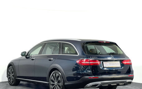 Mercedes-Benz E-Класс, 2017 год, 3 229 000 рублей, 8 фотография