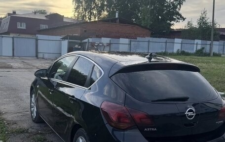 Opel Astra J, 2010 год, 700 000 рублей, 1 фотография