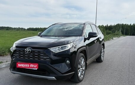 Toyota RAV4, 2021 год, 4 100 000 рублей, 3 фотография
