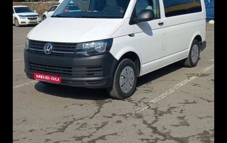 Volkswagen Caravelle T6 рестайлинг, 2016 год, 2 380 000 рублей, 1 фотография